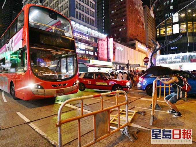 当晚堵路情况。资料图片