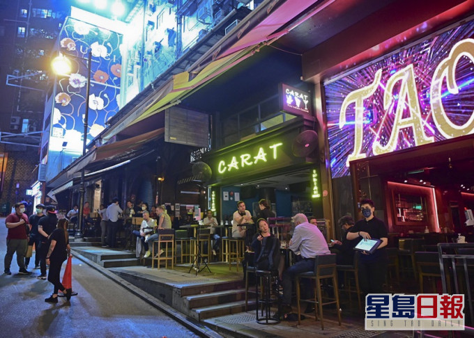 政府為酒吧等六類受防疫措施影響關閉場所,提供財政資助。