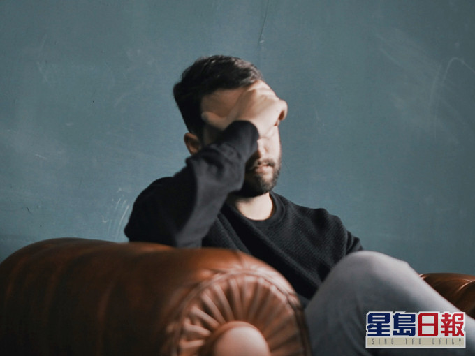 现代人生活节奏急促,工作紧张,再加上休息不足,都会导致长期的头晕头痛。unsplash图片(示意图)