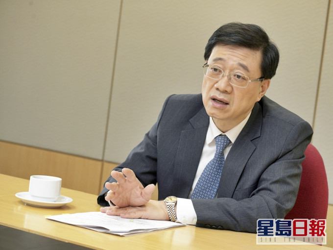 李家超指會內地的法律法規上,盡量爭取12人的權益。資料圖片