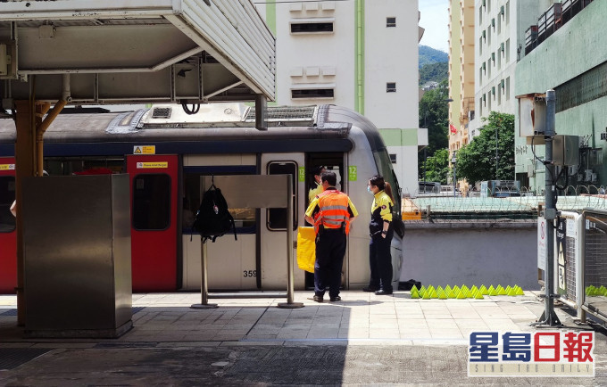 東鐵綫火炭站一列列車故障。