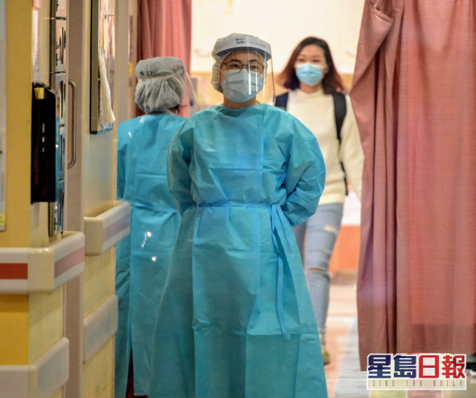 陳茂波指醫管局小組正研究如何改善醫護薪酬待遇。 資料圖片