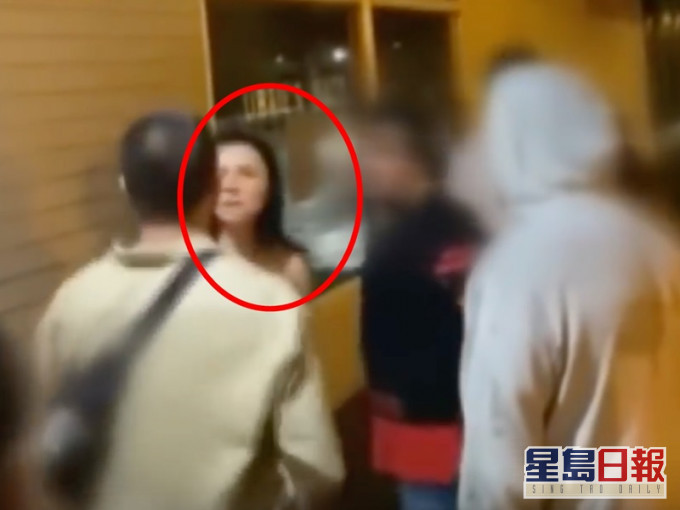 其中一名女子破口大駡先。影片截圖
