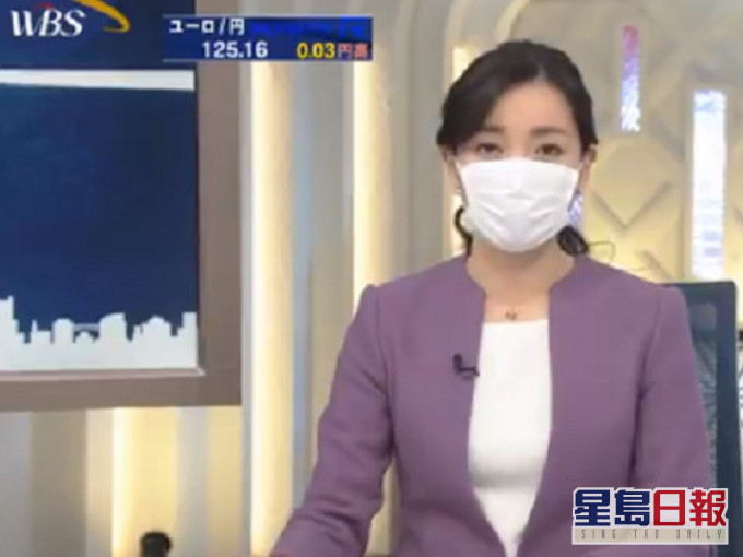 東京電視台的主播由上月18日起開始戴上口罩進行新聞報道。網圖