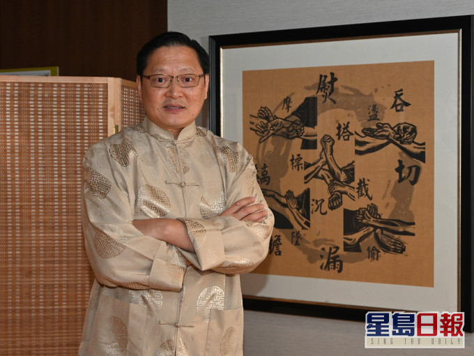 張醫師指只須按照中醫學的箇中保健要訣,接種前後作正確準備,打疫苗實毋須費煞思量。蔡建新攝