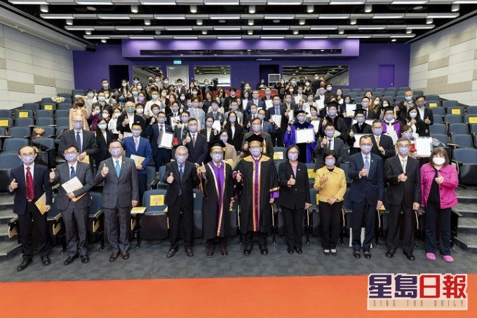 除4位「卓敏教授」外,亦向27名中大學者頒授教學及研究獎項。受訪者提供