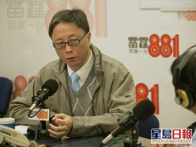 何栢良指經包裝感染病毒機會低。資料圖片