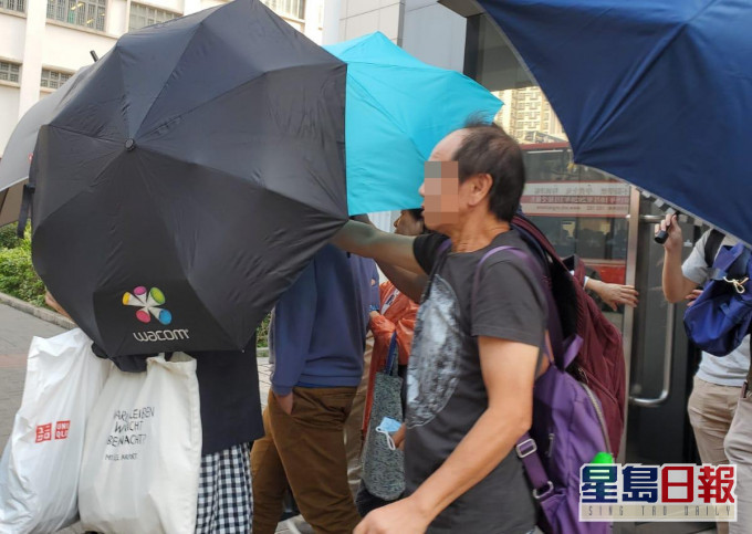 徐俊傑(中間藍色衫)。