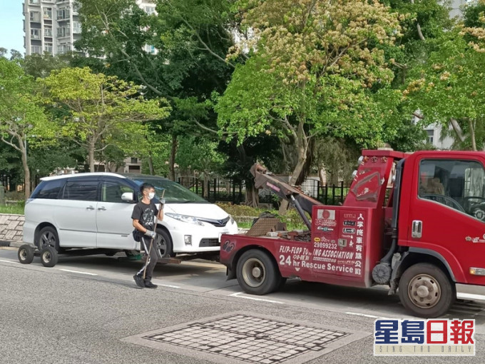 警方新界北總區一連兩日在區內採取打擊違例泊車的執法行動。警方圖片