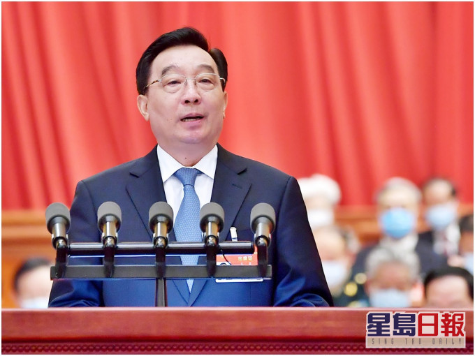 王晨指修订后的基本法附件一和附件二,经依法公布施行后,原附件一和附件二以及有关修正案同时废止。新华社