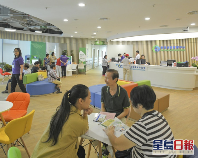 深水埗和黃大仙的兩間康健中心預計分別於未來兩年開始營運。