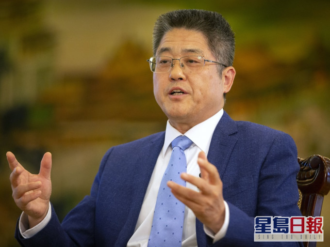 樂玉成接受美聯社專訪。AP圖片