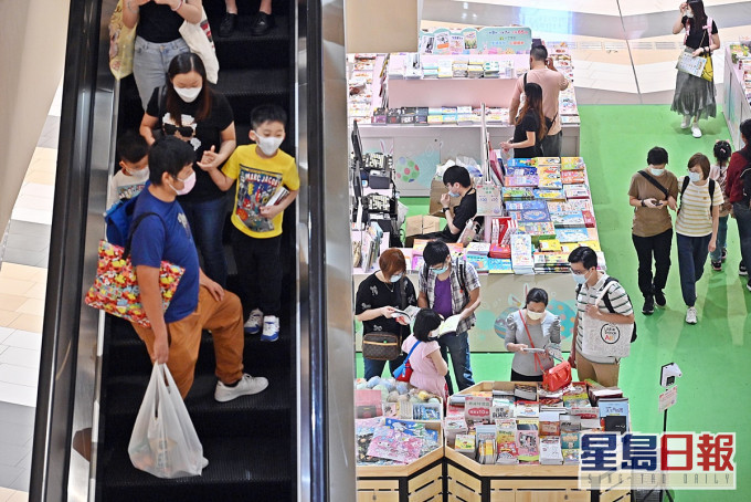 政府計畫向18歲或以上香港居民派發5000元電子消費券。資料圖片