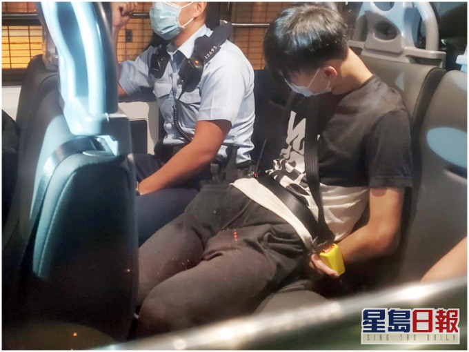 被捕青年。