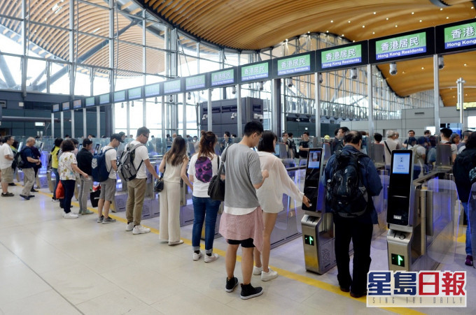 港珠澳大橋口岸「來港易」免檢疫名額每天1000個。資料圖片
