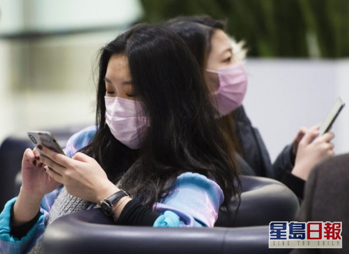 中國2月手機用戶數目較1月份減少約1447萬。 AP