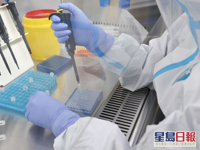 北京市醫保局宣布下調新冠肺炎核酸檢測價格。新華社圖片