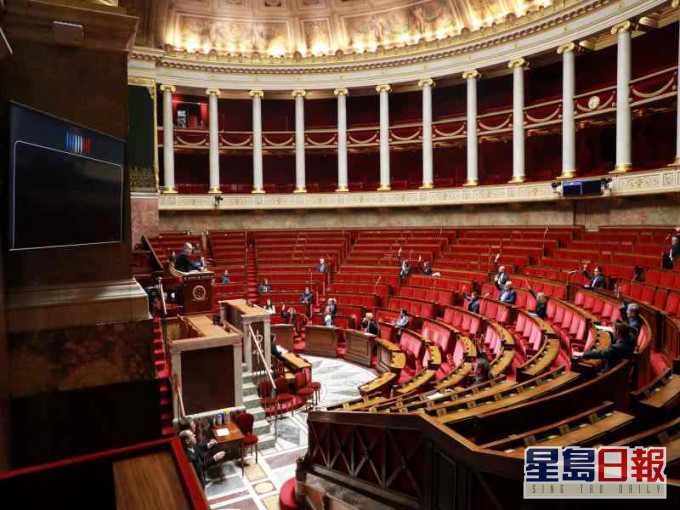 法国国会通过法案容许宣布进入公共卫生紧急状态。