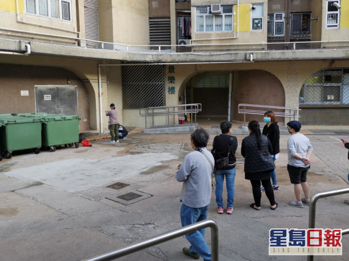 58岁男清洁工凌晨被发现倒卧景乐楼地下垃圾房。