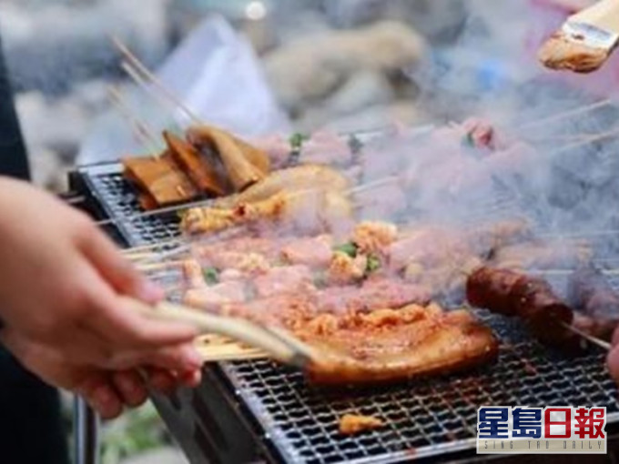 深圳拟全面禁止露天烧烤减少空气污染。网图
