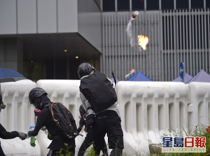 李家超稱議員應關注暴徒破壞殘疾人士設施暴行。資料圖片