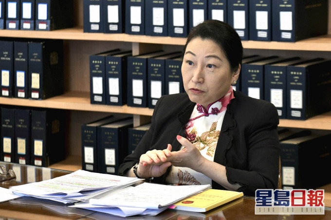 律政司司长郑若骅。资料图片