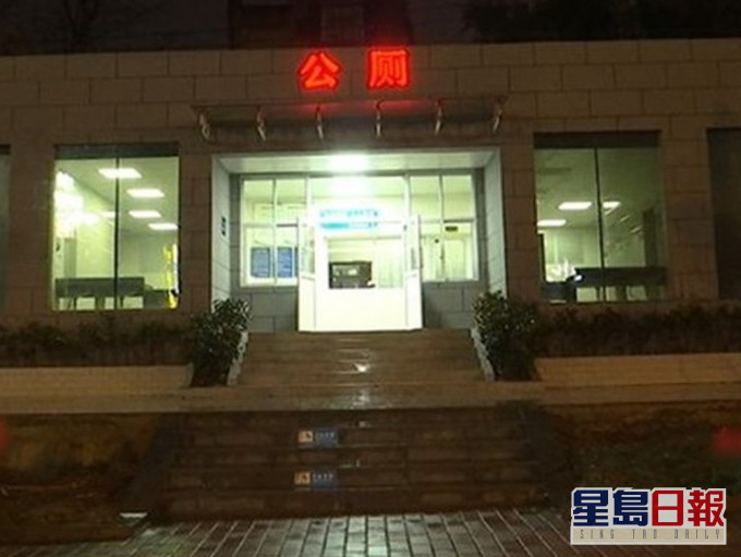 貴州街頭驚現透明公廁。