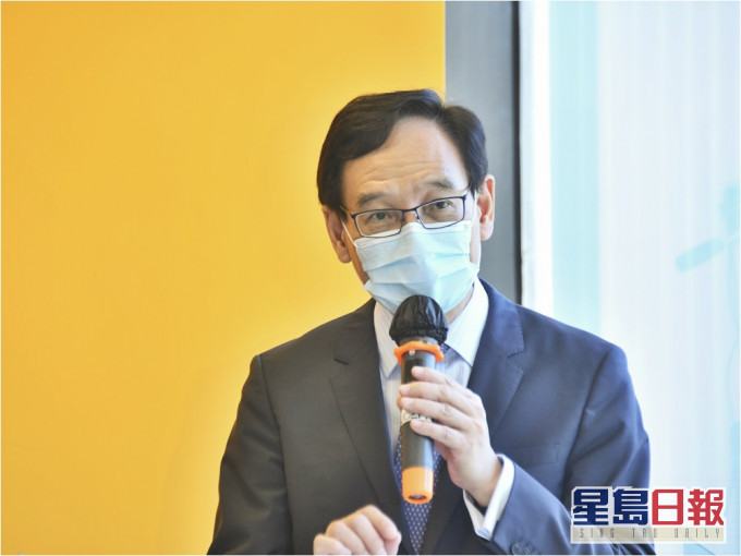 謝偉銓發信嘉許學員。資料圖片