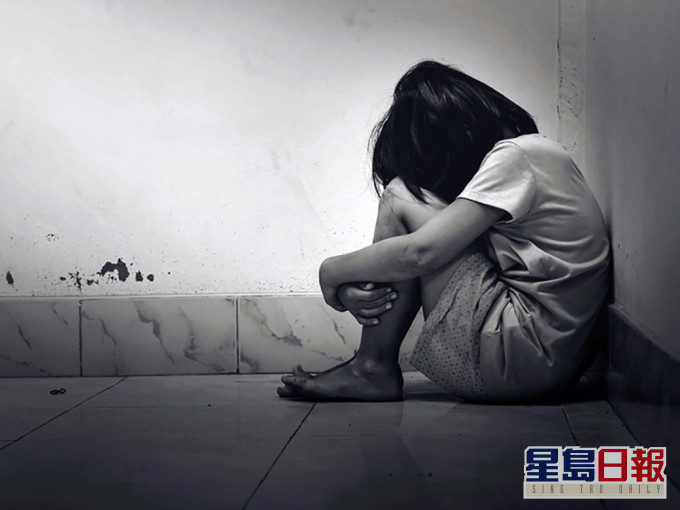 5岁女童在2018年疑遭亲父及继母虐待致死案,今日续审。网图(示意图,非事主)