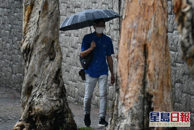 天文台預料本港地區今日大致多雲,有幾陣驟雨,早晚局部地區有雷暴。資料圖片