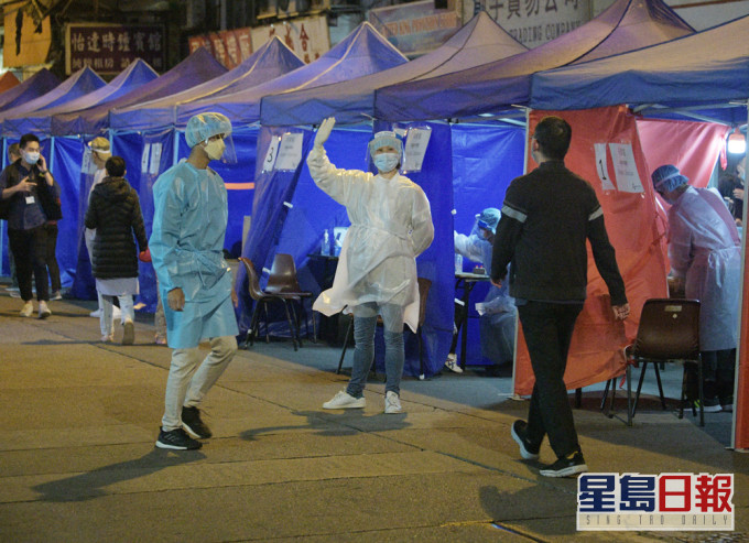 政府早前在深水埗設受限區要求居民強檢。 資料圖片
