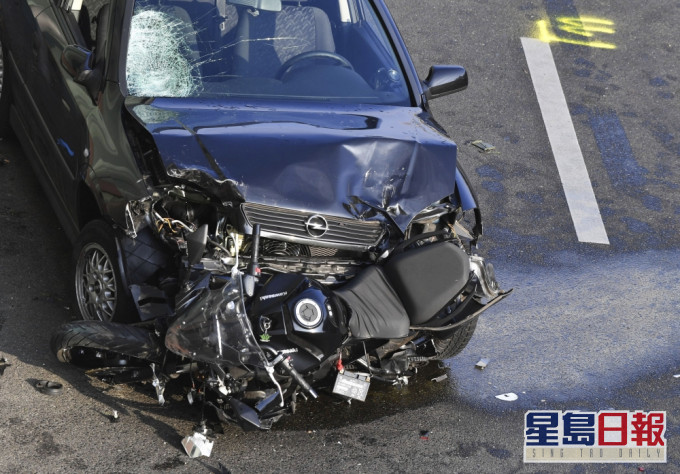 伊拉克男子在德国柏林的公路上蓄意驾车撞向其他车辆,造成6人受伤,检方称不排除为恐袭。AP图片