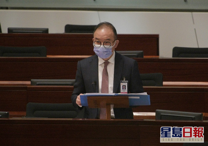 曾國衛表示私隱專員公署已去信WhatsApp,就修訂條款事件作溝通。資料圖片