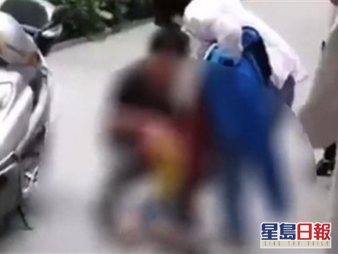 男童當場血流如注。網圖