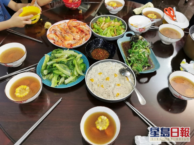 菲佣留家避疫,独力照顾一家9口。Facebook「外佣雇主必看新闻讯息」图片