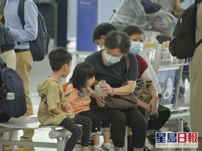 幼童需面對離別的傷感,心理輔導員建議家長留意子女日常起居的變化。