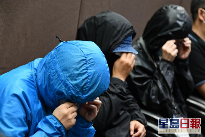 12名被扣內地港人家屬開記招冀特區政府協助