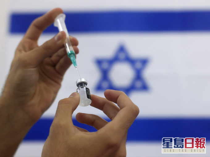以色列早前推出大規模疫苗接種行動,目前已有380萬人至少接種第一劑。AP圖片