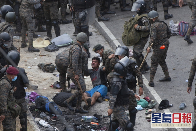 危地馬拉出動軍隊阻止非法移民往北前往美國。AP圖
