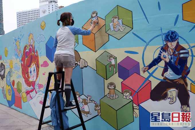 本地漫畫家在漫漫牆作畫。 香港漫畫星光大道fb