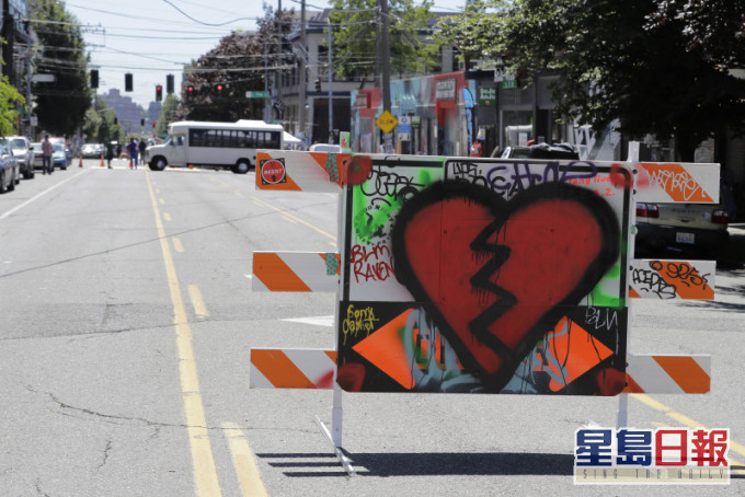 示威者占领地区,自行宣布成立无警的「国会山庄自治区」。AP图