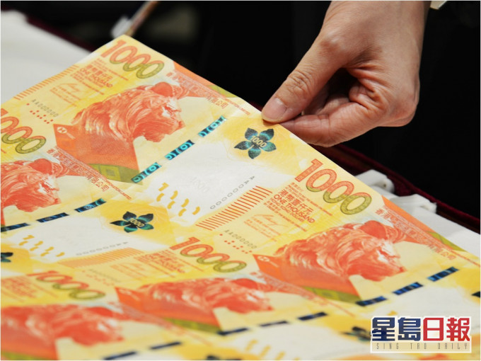 有男網民分享指,新年出了「雙糧」,結果女友卻要求分一半。示意圖