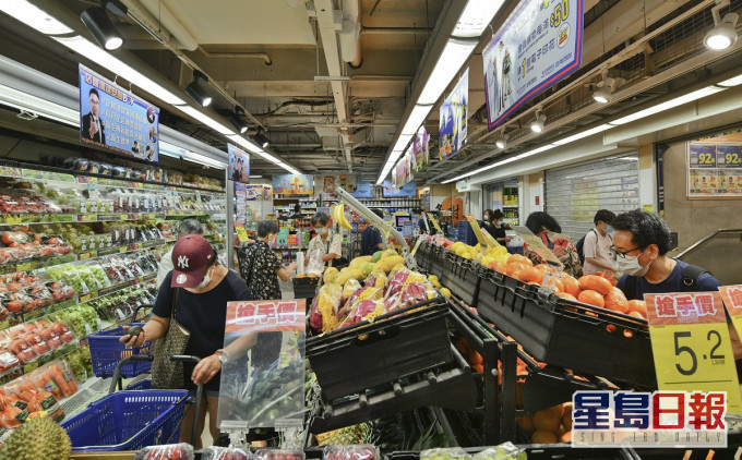 長江集團及李嘉誠基金會大抽獎送出禮券,可用於百佳、屈臣氏等。資料圖片
