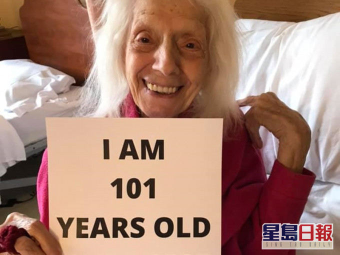 101岁的弗里德曼战胜病魔后表现兴奋。 网图