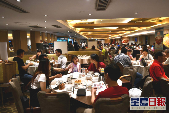 餐飲服務業職位空缺數目大減。資料圖片