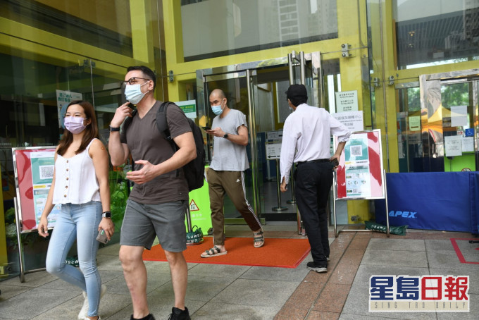 已经有11万人完成接种2剂新冠疫苗,50万人已接种第一剂疫苗。