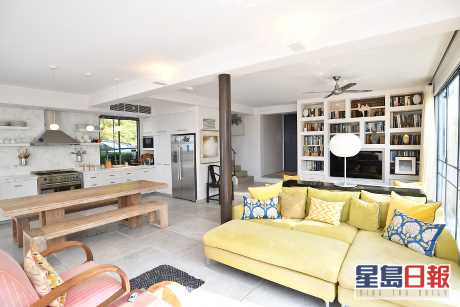這是大網仔志輝徑全幢村屋放盤,建築面積約2100方呎。