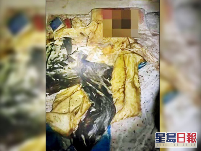 探險團推開廁所門赫見地上一具屍體。探險直播台專用分享社團fb