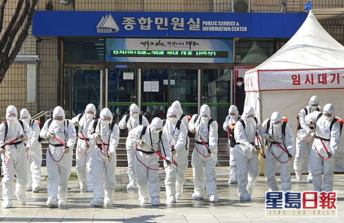 新冠肺炎蔓延至韓國,當地衛生部門清潔。AP