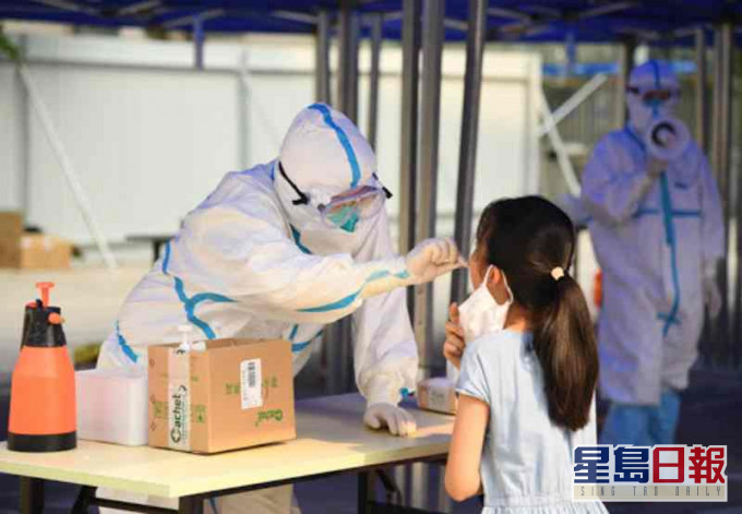 當局對羅芳水產市場周邊居民全面開展核酸檢測。新華社資料圖片